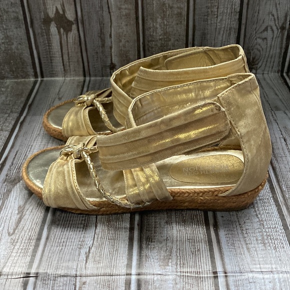 Kenneth Cole Reaction Gold Strappy Wedge Sandals Girls Size 3 - Picture 3 of 7